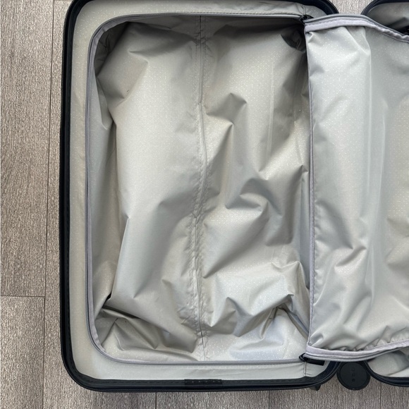 Monos Black 23” Pro Plus Spinner Carry On Luggage - Picture 8 of 11